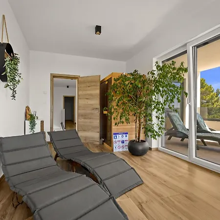 Villa Pergosa Near Medulin For 8 Persons With 38 M2 Pool, Sea View - Only 200 Meters From Pomer