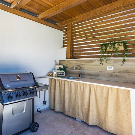 فيلة Pergosa Near Medulin For 8 Persons With 38 M2 Pool, Sea View - Only 200 Meters From
