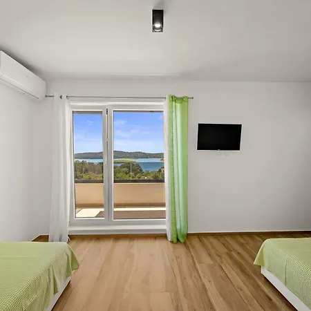 Pergosa Near Medulin For 8 Persons With 38 M2 Pool, Sea View - Only 200 Meters From *