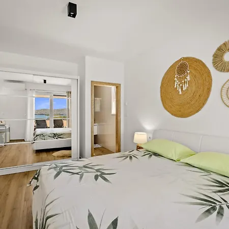 Pergosa Near Medulin For 8 Persons With 38 M2 Pool, Sea View - Only 200 Meters From