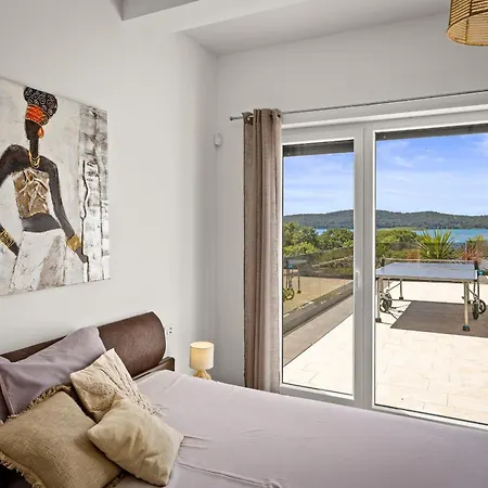 Pergosa Near Medulin For 8 Persons With 38 M2 Pool, Sea View - Only 200 Meters From
