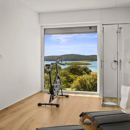 Pergosa Near Medulin For 8 Persons With 38 M2 Pool, Sea View - Only 200 Meters From * بومير