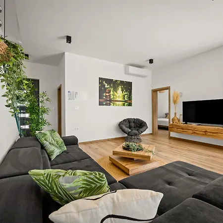 Pergosa Near Medulin For 8 Persons With 38 M2 Pool, Sea View - Only 200 Meters From *