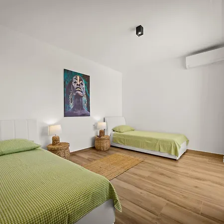 Pergosa Near Medulin For 8 Persons With 38 M2 Pool, Sea View - Only 200 Meters From فيلة
