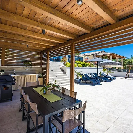 Pergosa Near Medulin For 8 Persons With 38 M2 Pool, Sea View - Only 200 Meters From Villa Pomer