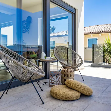 Pergosa Near Medulin For 8 Persons With 38 M2 Pool, Sea View - Only 200 Meters From